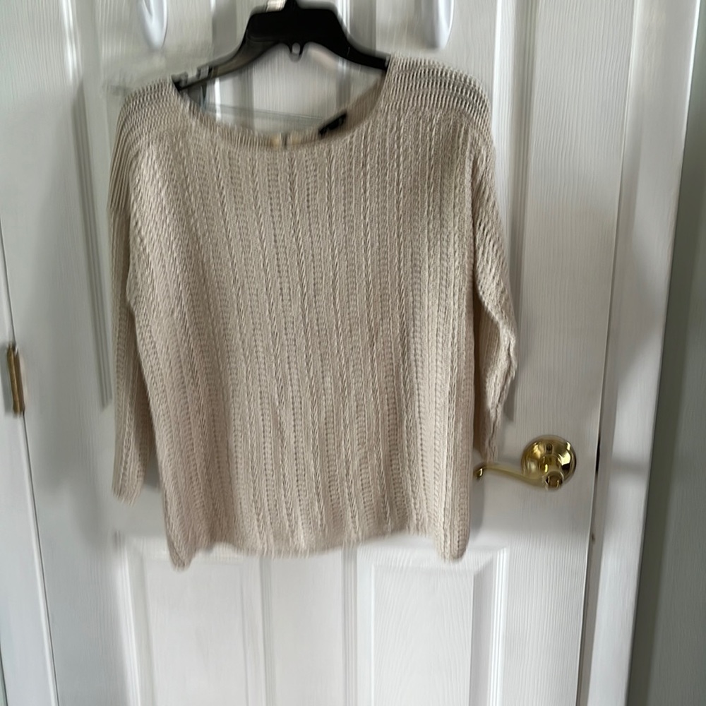 Great sweater with back zipper detail